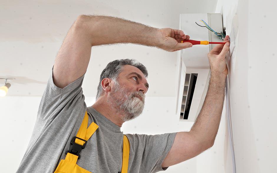 je recherche un électricien Paris 4